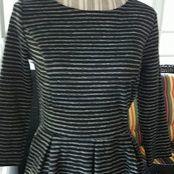 Black and silver striped pleated dress w pockets - Picture 5 of 7